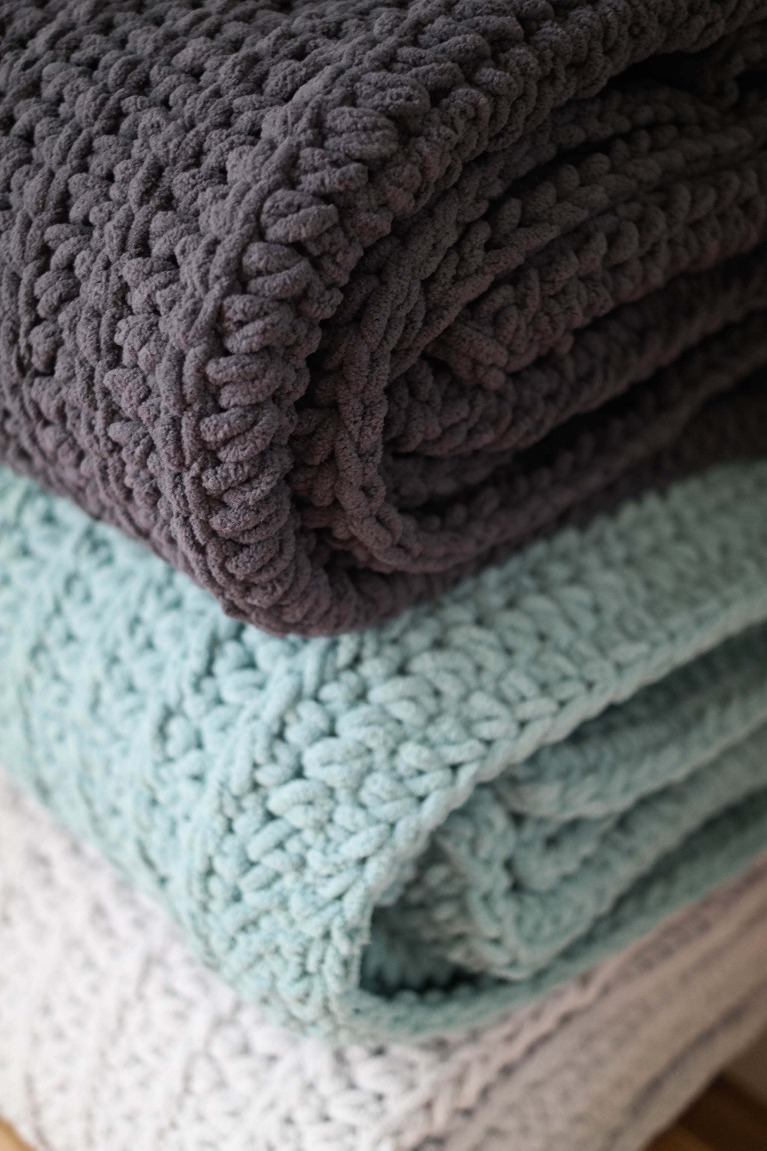 Aesthetic Nest: Sewing: Heirloom Cut Chenille Baby Blanket