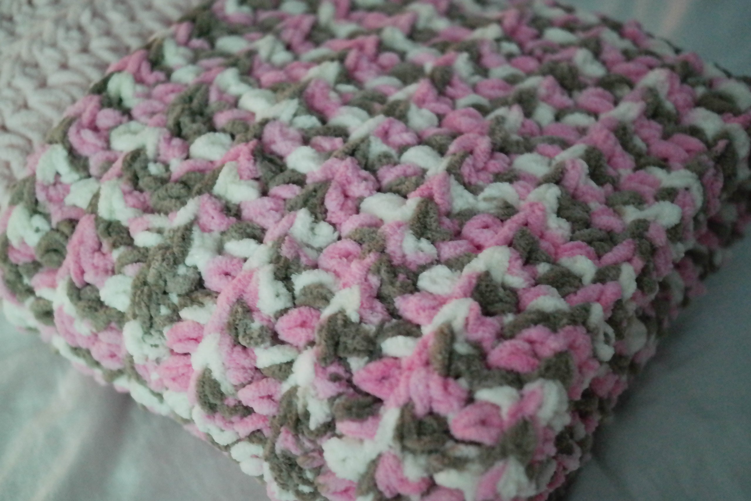 Pink and white Little Roses Baby Blanket